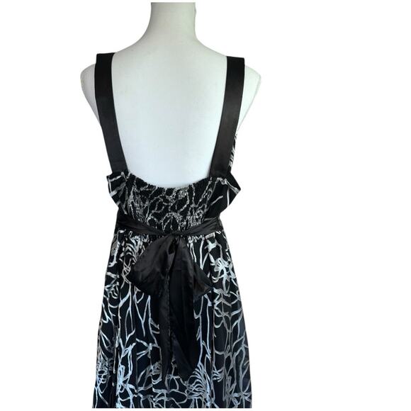 Lane Bryant - Elegant Black and White Floral Dress, Size18, NWT - Picture 6 of 12